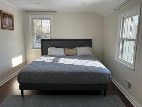 Room in Lake Home - 2BR 1BA Kitchenette in กรีนิช (คอนเนตติคัต)