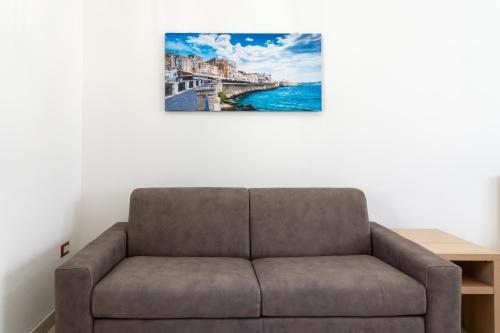 One-Bedroom Premium Apartment image 6