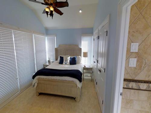 Viesnīcas āriene, Surf City Home With A Pool! One Off The Ocean, Five Bedrooms-Four Baths, Several Decks With Ocean Vi in Ship Bottom (NJ)
