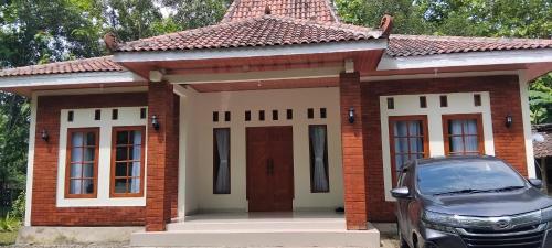 Exterior view, Amini Guest House in Wonosari