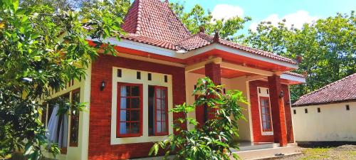 Exterior view, Amini Guest House in Wonosari