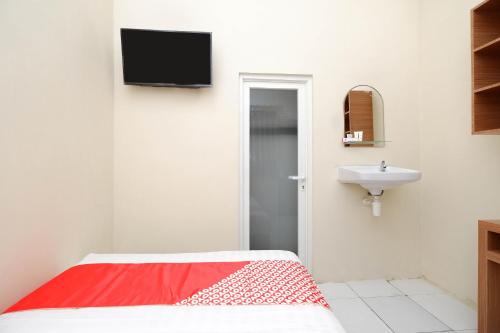 Standard Double Room image 6
