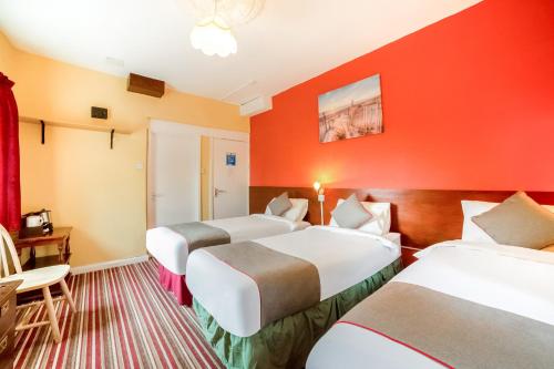 OYO The Royal Hotel - image 10