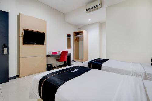 Deluxe Twin Room image 8