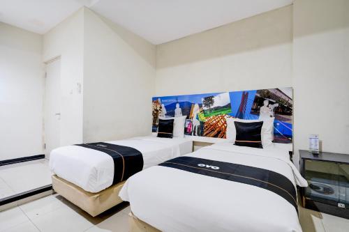 Deluxe Twin Room room in Townhouse Oak Cihampelas Near Ciwalk Formerly Promenade Hotel