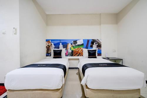 Deluxe Twin Room image 4