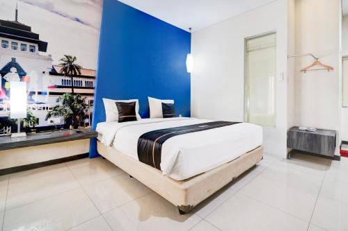 Deluxe Double Room room in Townhouse Oak Cihampelas Near Ciwalk Formerly Promenade Hotel