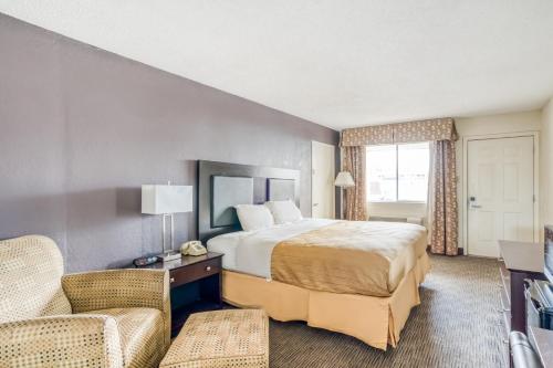 OYO Hotel Alexandria LA- Hwy 165 - Tap to explore photos