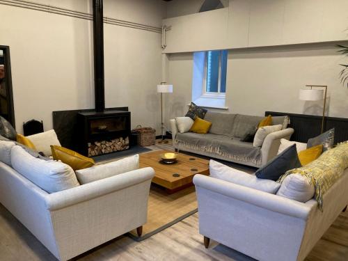 Tyn-Y-Berth Sleeps 27 luxury group accommodation in Aberllefenni