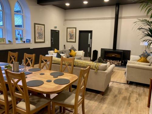 Tyn-Y-Berth Sleeps 27 luxury group accommodation in Aberllefenni
