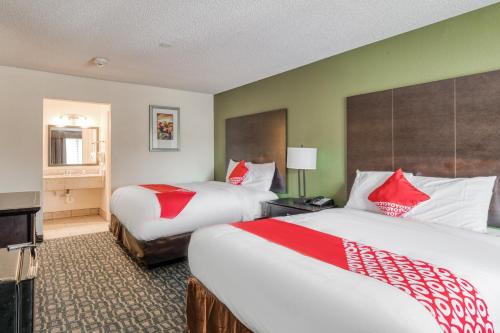 3 queen beds