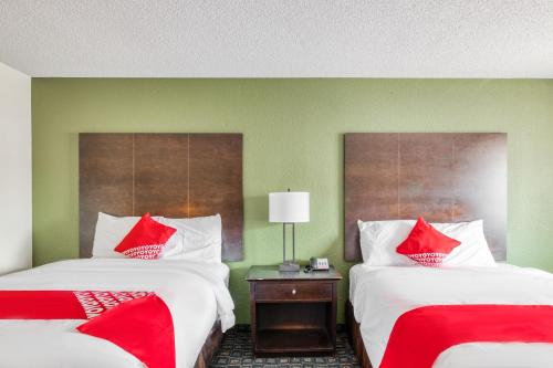 OYO Hotel Rosenberg TX I-69 - image 14