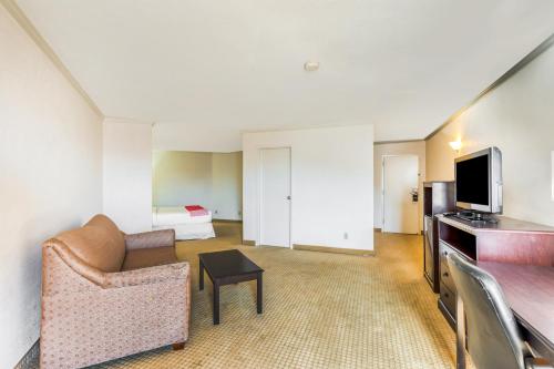 OYO Hotel Nacogdoches - Hwy 59 & SW Stallings - image 12