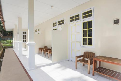 Lobby, Hotel O Penginapan Kepurun Pawana Indonesia in Kaliurang