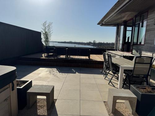 Penthouse with Private Rooftop Jacuzzi, Sauna and panorama lake view Penthouse with Private Rooftop Jacuzzi, Sauna and panorama lake view