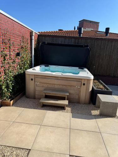 Penthouse with Private Rooftop Jacuzzi, Sauna and panorama lake view Penthouse with Private Rooftop Jacuzzi, Sauna and panorama lake view