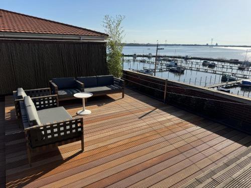 Penthouse with Private Rooftop Jacuzzi, Sauna and panorama lake view Penthouse with Private Rooftop Jacuzzi, Sauna and panorama lake view