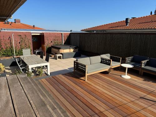 Penthouse with Private Rooftop Jacuzzi, Sauna and panorama lake view Penthouse with Private Rooftop Jacuzzi, Sauna and panorama lake view