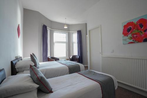 OYO Shanklin Beach Hotel - image 12