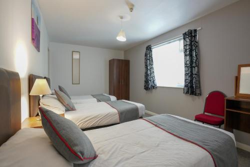 OYO Shanklin Beach Hotel - image 3