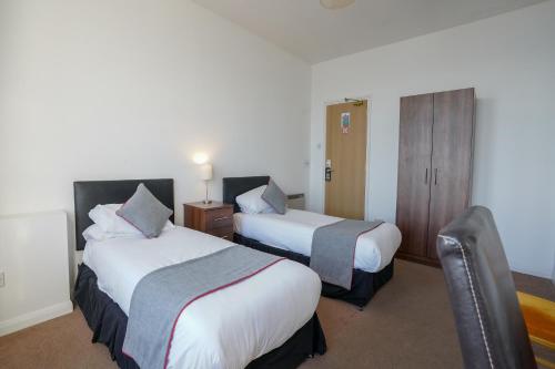 OYO Shanklin Beach Hotel - image 7