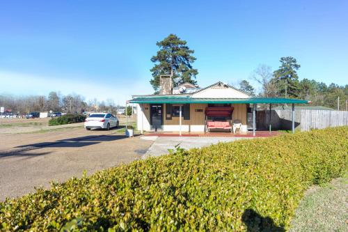 . OYO Hotel Brookhaven MS Hwy 51 North