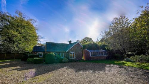 Outstanding quality secluded country cottage in Nettlebed