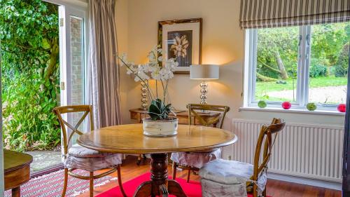 Outstanding quality secluded country cottage in Nettlebed