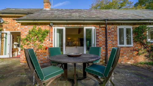 Outstanding quality secluded country cottage in Nettlebed
