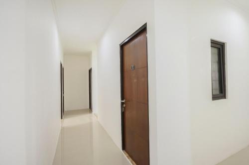 Lobby, Hotel O Cibeureum Residence in Cimahi Selatan