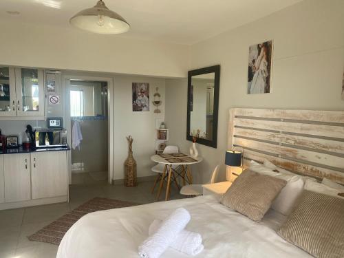 Seaview Sunset Boutique Apartments - Solar powered Room Type - Studio Apartment