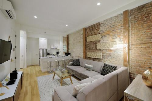 Spacious 2BR 2BA with Rooftop Walk to Times Square, New York (Foto 6)