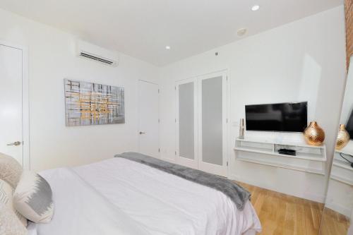 Spacious 2BR 2BA with Rooftop Walk to Times Square, New York (Foto 9)
