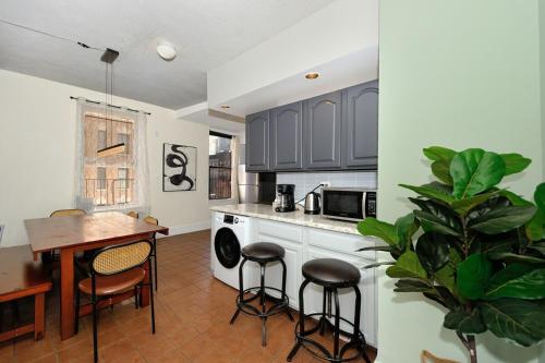 5 Bedroom 2 Bath I Full Floor I Midtown, New York (Foto 2)