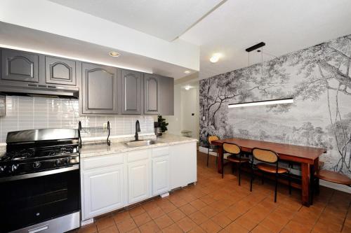 5 Bedroom 2 Bath I Full Floor I Midtown, New York (Foto 10)