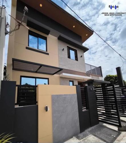 J&M Staycation Spot NEW 2BR Flat near City Center