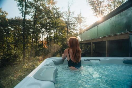 熱水浴缸, Bläk Kabin - Ski Tremblant, Sauna, Hot Tub and Yoga (Blak Kabin - Ski Tremblant, Sauna, Hot Tub and Yoga) in 拉康塞普雄(QC)