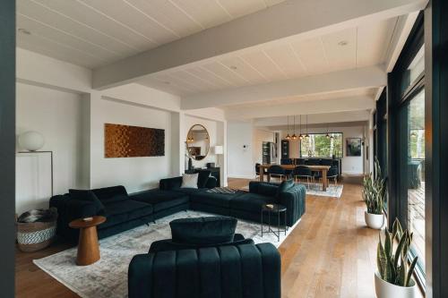 Bläk Kabin - Ski Tremblant, Sauna, Hot Tub and Yoga (Blak Kabin - Ski Tremblant, Sauna, Hot Tub and Yoga) in 拉康塞普雄(QC)