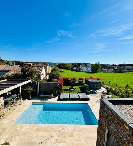 Villa Cardelin, Chambre privée, proche Aéroport et Airbus, (Villa Cardelin, Chambre privee, proche Aeroport et Airbus,) in Saint-Victoret