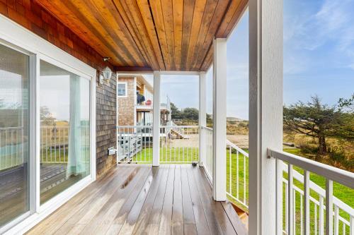 Salt Water Beach House - image 5