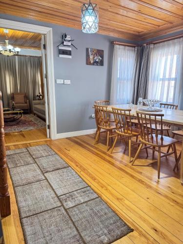 Nostalgic & Comfortable Historical Home! - image 5