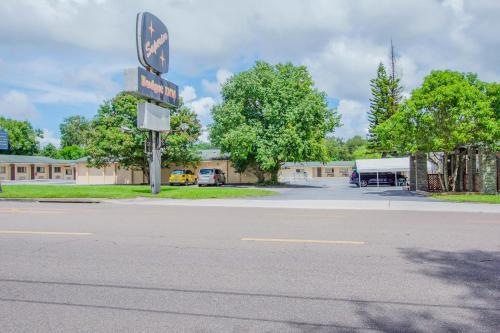 Bejárat, OYO Superior Budget Inn Bartow in Bartow (Florida)