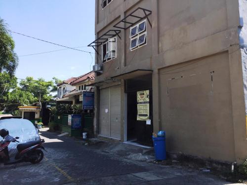 Entrance, Hotel O Kalijudan Homestay near Blockbuster Museum Surabaya