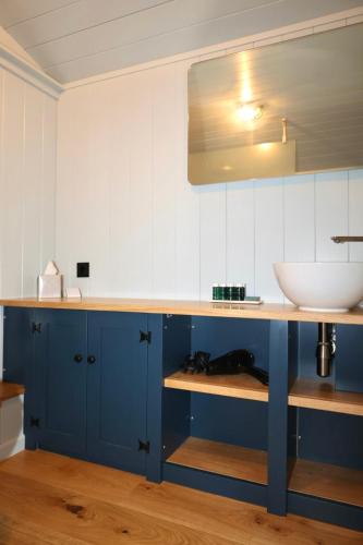 ห้องน้ำ, La Pina Verde in เอสเตโปนา