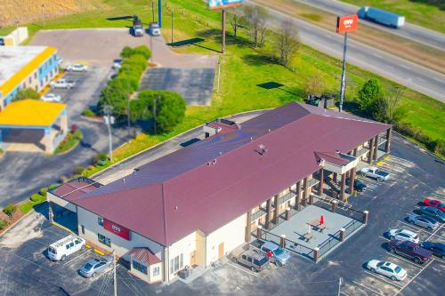 OYO Hotel Brownsville TN I-40 - image 11