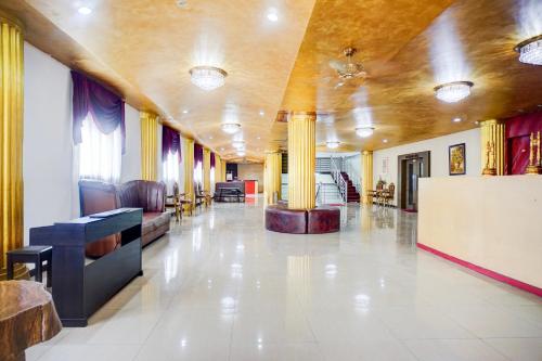 OYO 2574 Z Suites Hotel - 로비