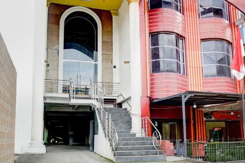 OYO 2574 Z Suites Hotel - 출입구
