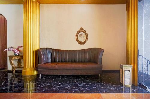 OYO 2574 Z Suites Hotel - 로비
