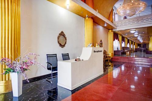 OYO 2574 Z Suites Hotel - 로비