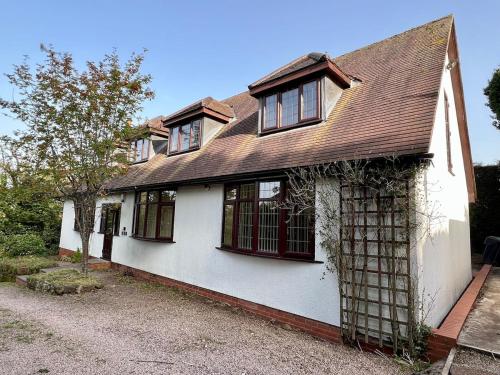 Bungalow Retreat With Games Room And Pool Table in ברומסגרוב